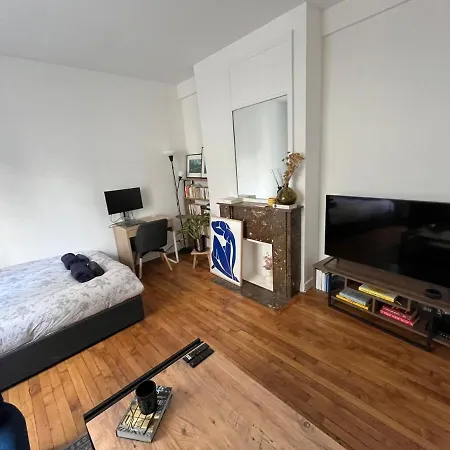 Charming Flat At The Heart Of Paryż