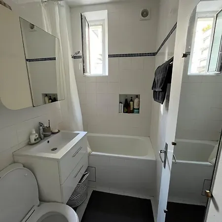 Apartament Charming Flat At The Heart Of